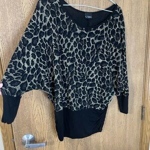 Daytrip Elegant Black and Gold Top